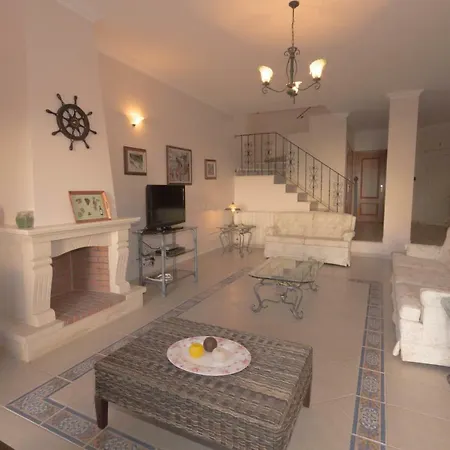 Villa Nancy Amoreira (Leiria)
